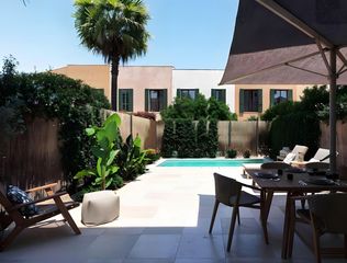 Casa adossada a Campos poble. Vivienda unifamiliar a estrenar con piscina y azotea privada.