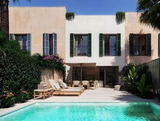 Semi detached house in Campos poble. Vivienda unifamiliar a estrenar con piscina y azotea privada.