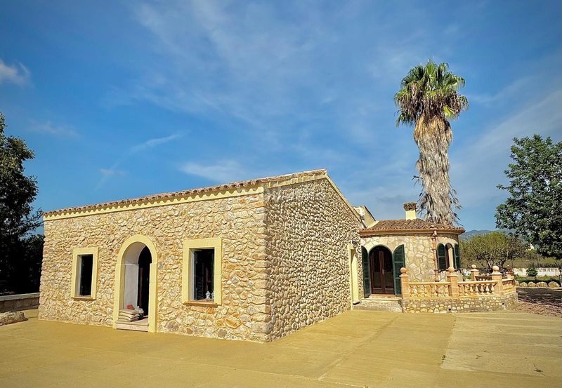 Foto c095f46b-497f-4d4d-8ca9-c125181b9f53. Masía finca rústica completamente legal en Búger