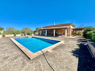 Lloguer Masia a Zona Rústica - Interior. Finca en alquiler de larga duración con piscina y garaje en ento