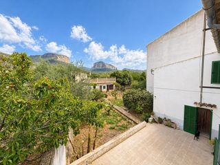 Xalet a Alaró. Auténtica casa mallorquina en alaró con patio, jardín y múltiple