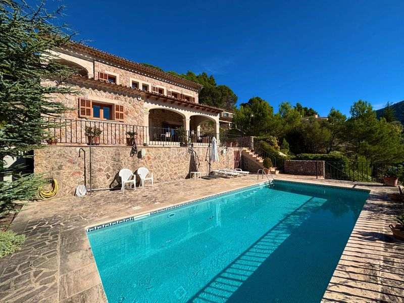 Foto 429c9d8d-ebae-4931-92b2-cb4c9fceefe9. Xalet amb calefacció aparcament piscina a Valldemosa