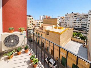 Pis a Pere Garau. Luminoso piso de 2 dormitorios con gran salón y terraza en pere