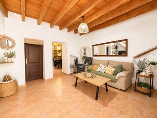 Casa a schiera in Costitx. Auténtica casa mallorquina con patio en el corazón de costitx