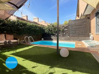 Maison jumelée  N/a. Chalet adosado con piscina en miramadrid.