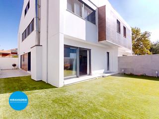 Semi detached house  N/a. Chalet pareado en miramadrid. paracuellos.