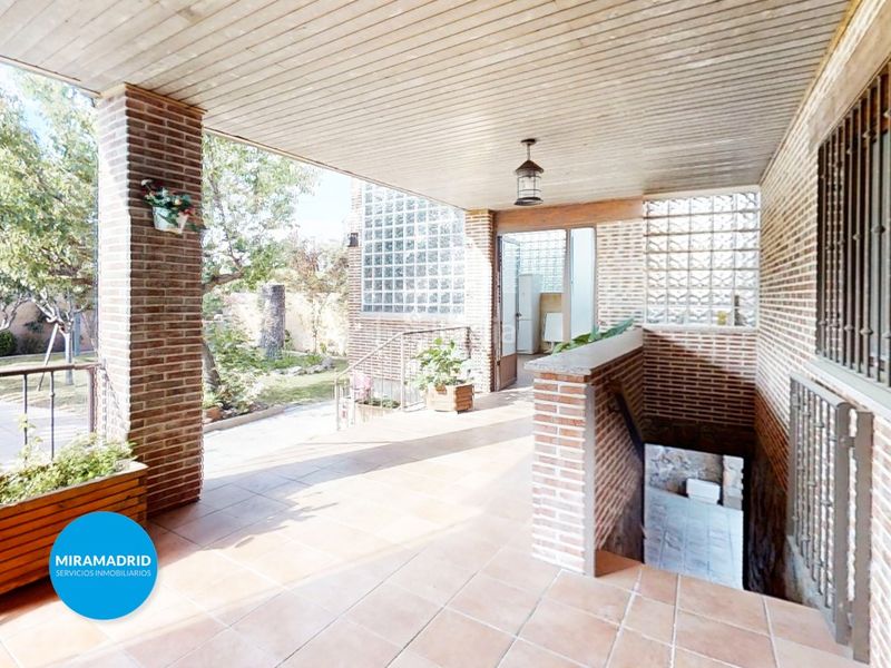 Foto f9621089-f85f-4ce0-b6d3-ee87d6015376. Xalet amb aparcament piscina a Torrejón del Rey