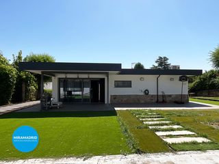 Casa en Berrocales de Jarama. Chalet independiente en urb. los berrocales