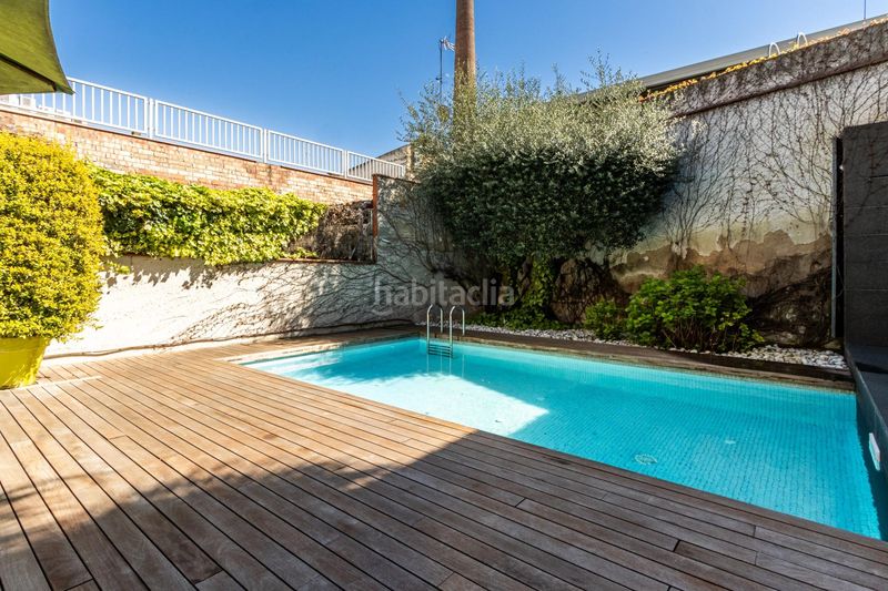 Foto 300d6123-9f42-4e00-a359-3ff699ebfe37. Casa adossada amb piscina a Centre Sabadell