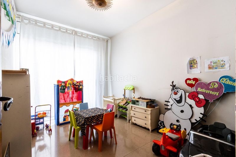 Foto c52aae7c-3623-4d51-8998-56883b2fa0af. Casa adossada amb piscina a Centre Sabadell