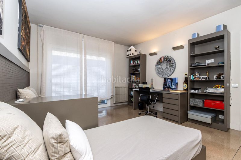Foto d6623703-ac4b-45c9-9d25-9c77947341f2. Casa adossada amb piscina a Centre Sabadell