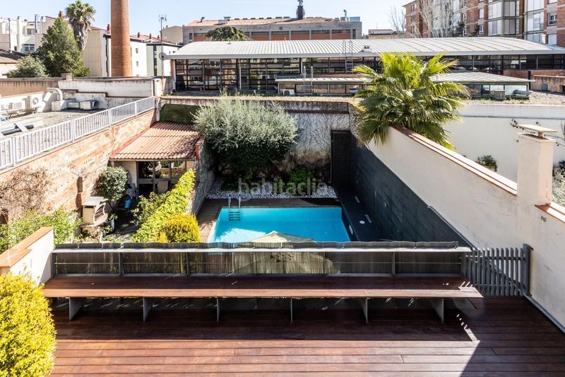 Foto dbd04b16-da0d-4887-b7a0-223b90dc8dfd. Casa adossada amb piscina a Centre Sabadell