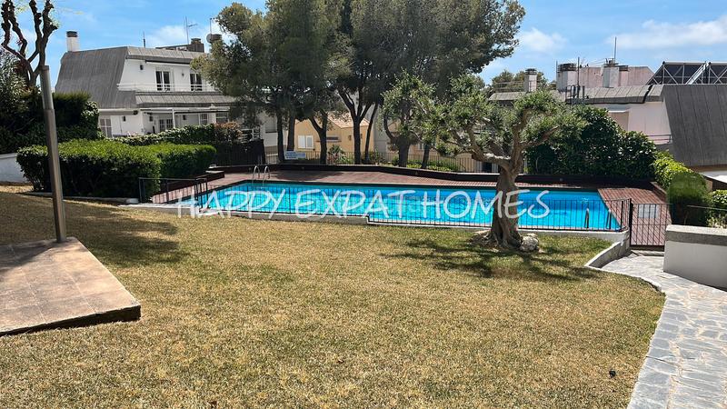 Foto ced92086-92d6-4296-b742-1025b89d5983. Casa adosada en Vallpineda-Santa Bàrbara Sitges