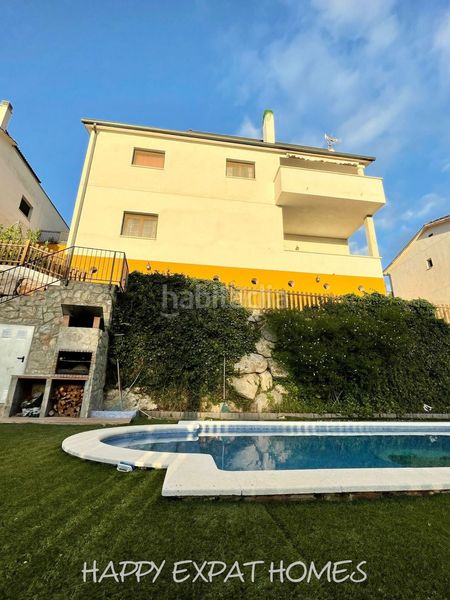 Foto c82119b9-4f87-44d5-b139-801cd408a87f. Xalet amb aparcament piscina a Olivella