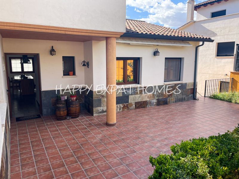 Foto d2448dac-b5b5-4e47-91df-f94dd66ae090. Xalet amb aparcament piscina a Olivella