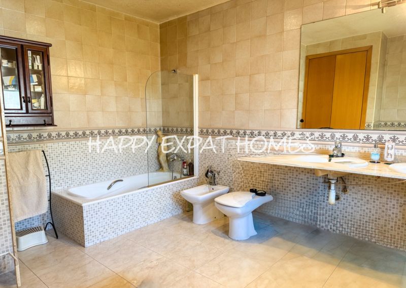 Foto ff0de6a3-3b46-4517-8950-f0195ebeb159. Xalet amb calefacció aparcament piscina a Levantina - Montgavina - Quintmar Sitges