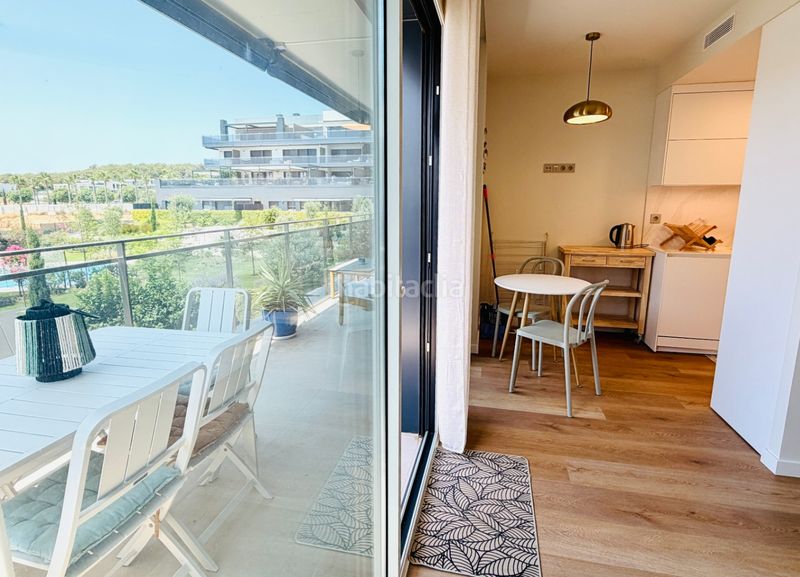 Foto d51da84e-9e79-4009-bf6e-7526143a1067. Lloguer apartament amb calefacció aparcament piscina a Sitges