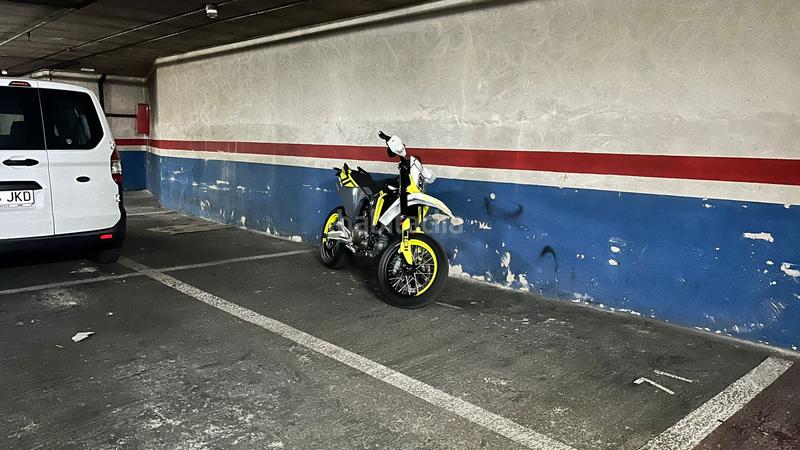 Foto ac8020b9-47db-483d-8952-d2a03cca6b0c. Parking coche en Navas Barcelona