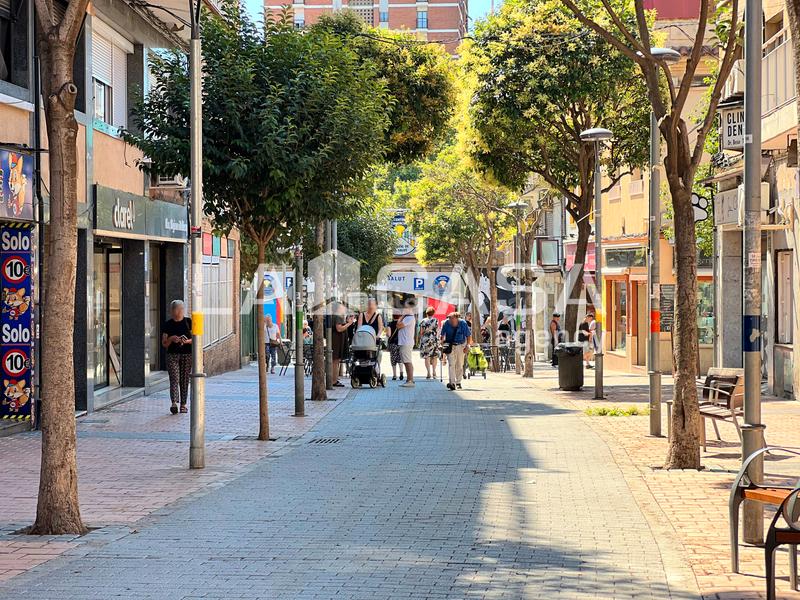 Foto 0f16ab8e-c83f-4272-ab08-943fc69ed215. Local comercial en La Salut Badalona
