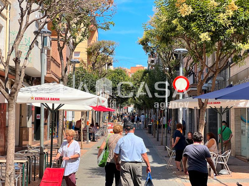 Foto 3b7f0468-8f3e-460e-91eb-0fe5b242a79c. Local comercial en La Salut Badalona