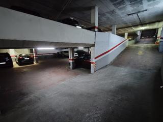 Aparcament cotxe  Carretera del mig. Plaza de parking a la la venta entre travessia industrial y carr