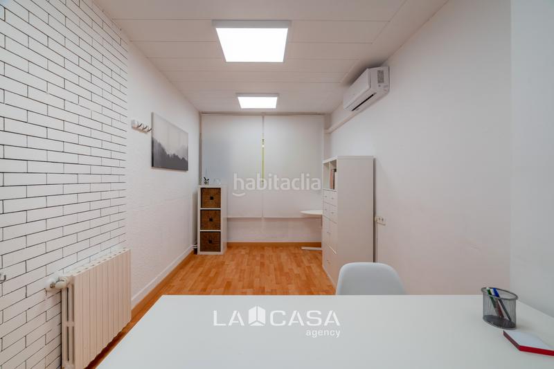 Foto 4a7d8dbe-51a9-4334-8d87-2af0add7570b. Local comercial oportunidad inversor!! en Tres Torres Barcelona