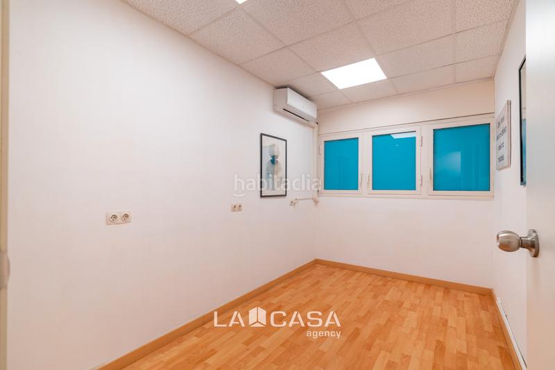 Foto 78c15f35-be38-49cf-bd3e-66cfa3476c17. Local comercial oportunidad inversor!! en Tres Torres Barcelona