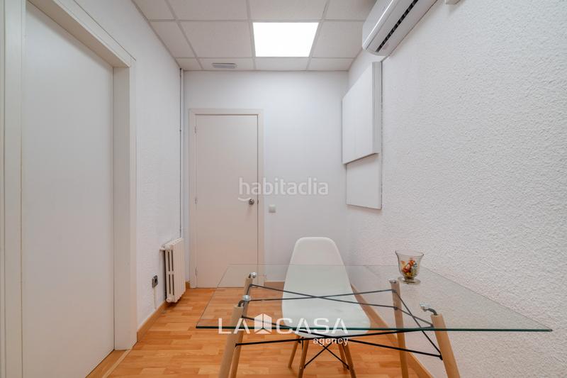 Foto 7e15a976-c709-4009-a25e-56d4c62eefdd. Local comercial oportunidad inversor!! en Tres Torres Barcelona