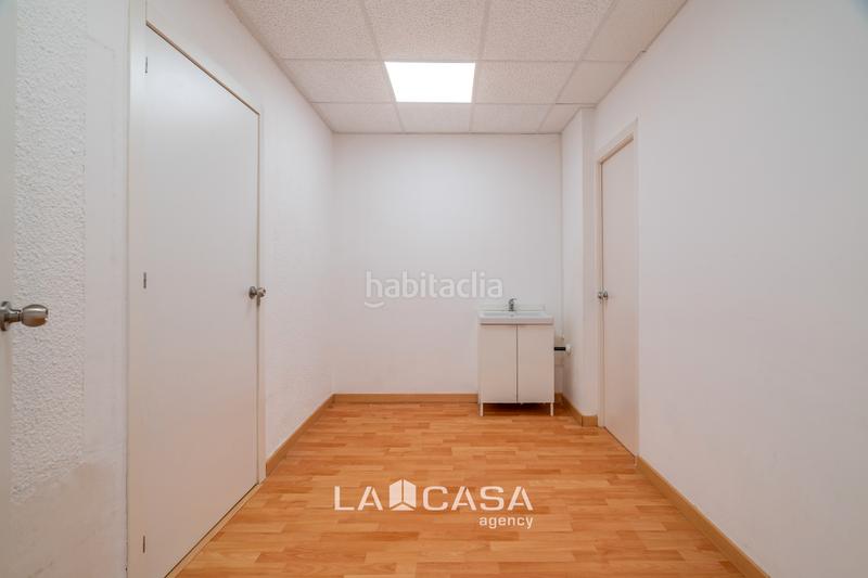 Foto 91c3c5b7-13de-4495-b979-94380eb804bd. Local comercial oportunidad inversor!! en Tres Torres Barcelona
