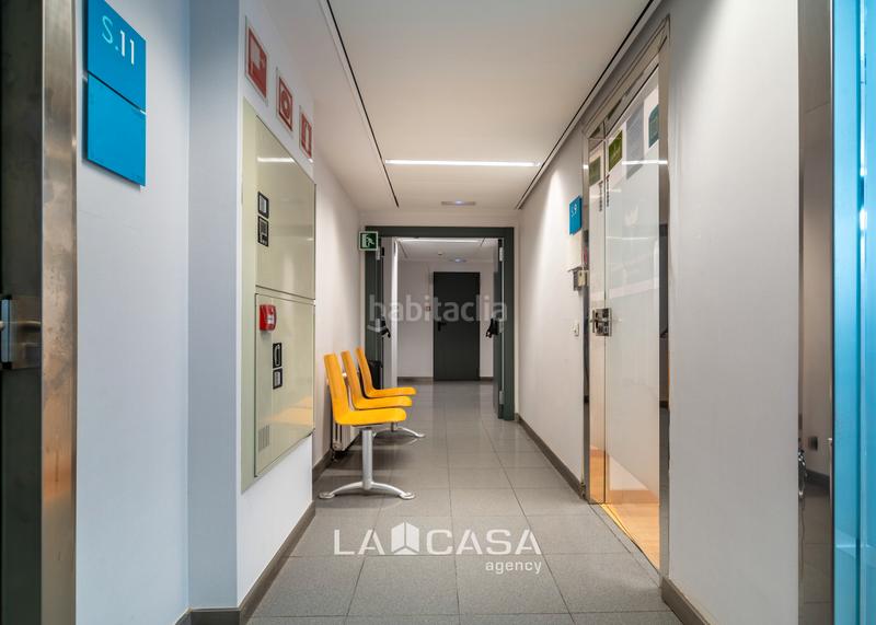 Foto a1b45b5f-01d2-47b1-a88b-769f615f2c8c. Local comercial oportunidad inversor!! en Tres Torres Barcelona