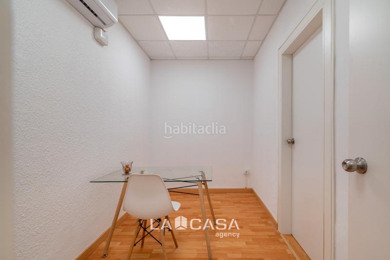 Foto c89dd763-24de-416e-9349-dd0f6c1fc5c7. Local comercial oportunidad inversor!! en Tres Torres Barcelona