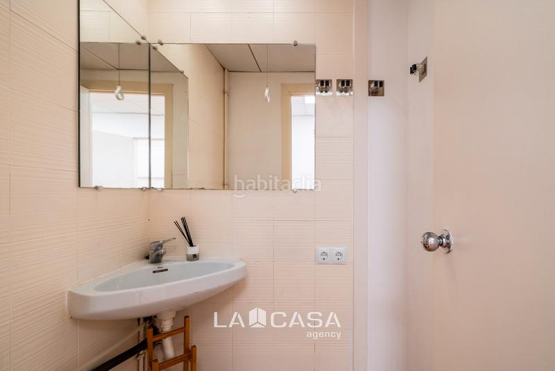 Foto d1688c82-0b05-46fe-848e-218a8659e99e. Local comercial oportunidad inversor!! en Tres Torres Barcelona