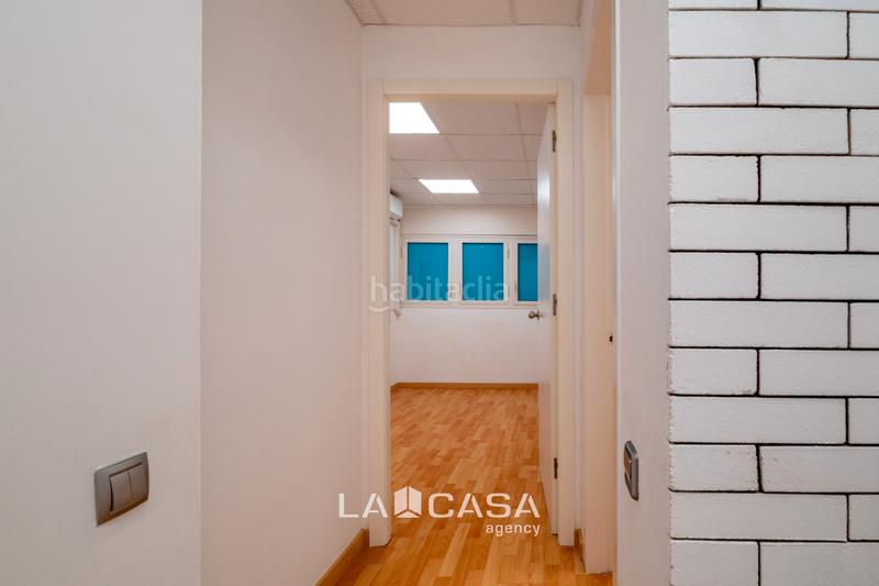 Foto d596c11e-9b17-430b-8613-ee43be3666ef. Local comercial oportunidad inversor!! en Tres Torres Barcelona