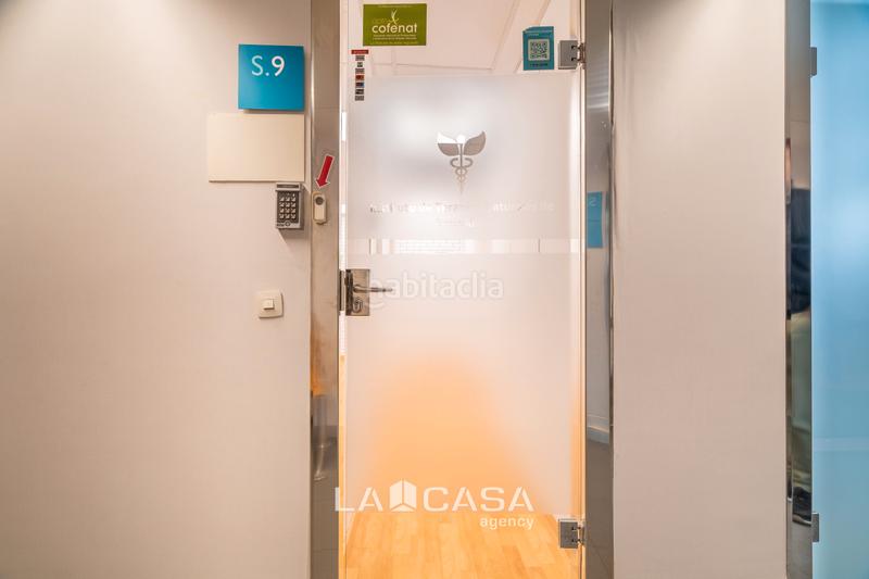 Foto e9ce6b1a-86ef-49a9-ac06-917a8fc1dc01. Local comercial oportunidad inversor!! en Tres Torres Barcelona