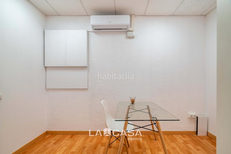 Foto f4a1395d-46e0-4dfb-a551-c27039d98748. Local comercial oportunidad inversor!! en Tres Torres Barcelona
