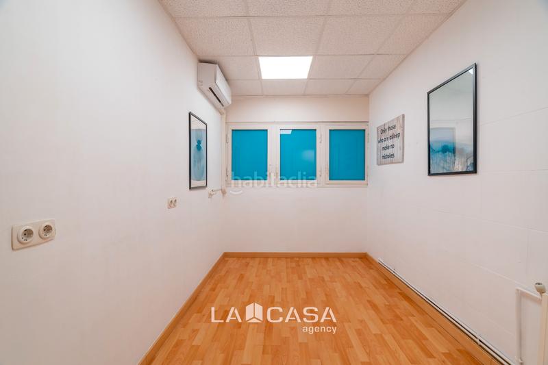 Foto f8c5a0f8-2118-4bc3-89d5-b76ce47ddbd7. Local comercial oportunidad inversor!! en Tres Torres Barcelona