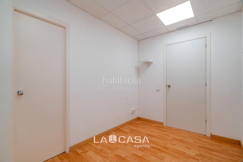 Foto ff4a9cfe-2beb-4883-b0c5-54e664a1e90b. Local comercial oportunidad inversor!! en Tres Torres Barcelona