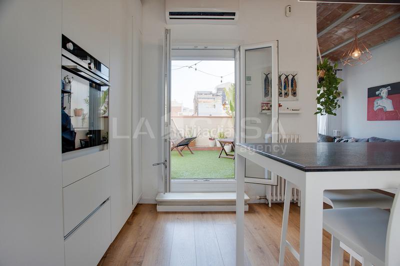 Foto b0a472bb-7dac-48d2-9316-a1efc11f8cbb. Dachwohnung mit heizung in Sagrada Família Barcelona