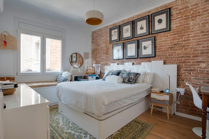 Foto d1c63a3b-bd23-4a72-8e3d-dd82dc7d7177. Dachwohnung mit heizung in Sagrada Família Barcelona