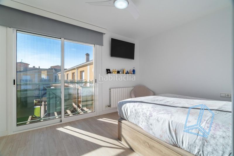 Foto a9fe1a2b-b130-4d4b-b980-5296a9027def. Casa adossada amb aparcament piscina a Les Salines-Pla de Sant Pere Cubelles