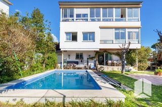 Chalet in Montmar. Increible oportunidad