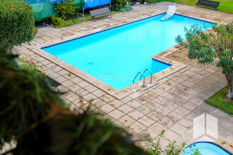 Foto 0213dc73-79e6-4f8f-822a-761e840c55f2. Pis amb aparcament piscina a Baixador Castelldefels