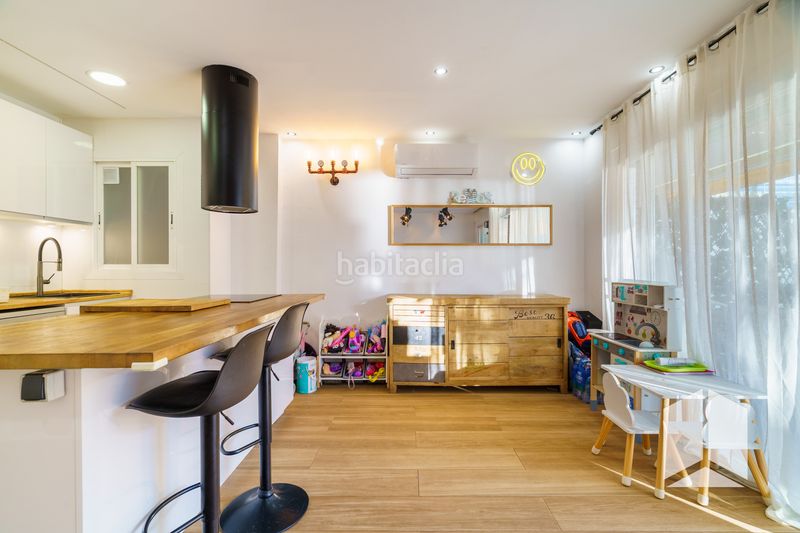 Foto 2a7ededd-85d7-4e8b-9b9d-3a85cf8df94c. Pis amb aparcament piscina a Baixador Castelldefels