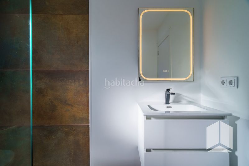 Foto b9ae9b6b-43d2-4e40-9c95-7e72bcd9ebb5. Pis amb aparcament a Lluminetes Castelldefels