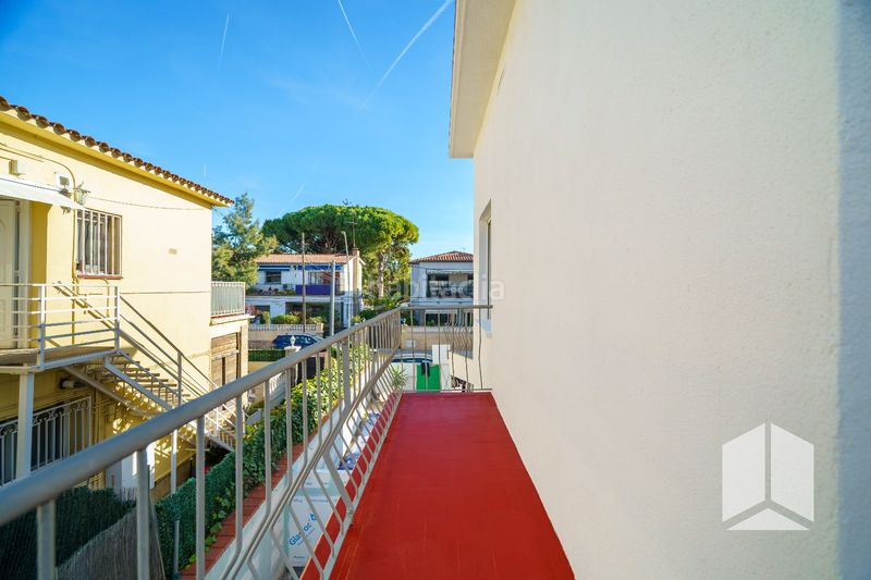 Foto c5581931-0072-4451-abb8-ca88641b137b. Pis amb aparcament a Lluminetes Castelldefels