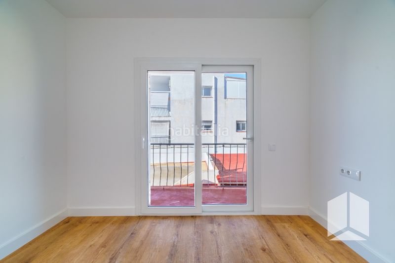 Foto f2e79b6d-4e07-42d9-be59-9d2af9dc3562. Pis amb aparcament a Lluminetes Castelldefels