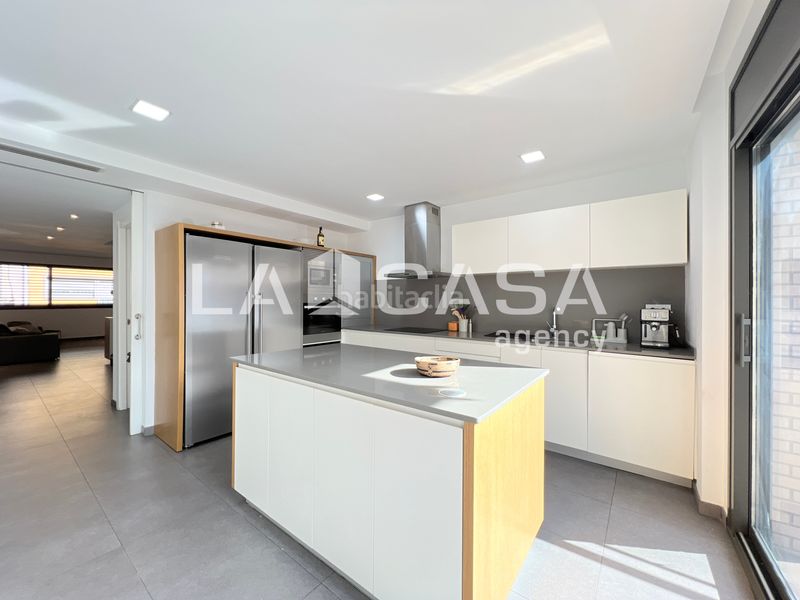 Foto 1a17cf24-efed-41a0-b0d3-ad302a607d56. Casa amb calefacció aparcament piscina a Progrés - Pep Ventura Badalona