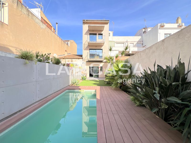 Foto 1a3721ab-a1e0-40d3-85f1-06f8ddd3efc6. Casa amb calefacció aparcament piscina a Progrés - Pep Ventura Badalona