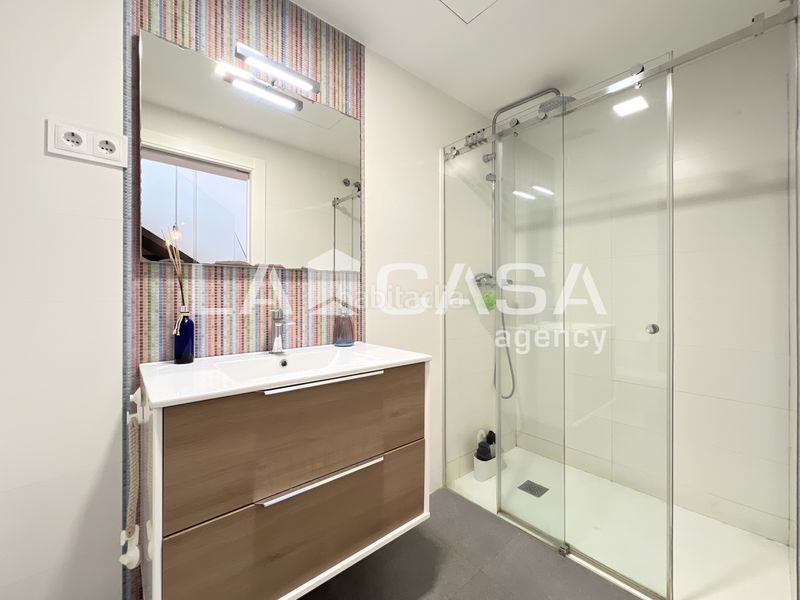 Foto c113c27a-c4ac-4824-b59a-e2f9b6191136. Casa amb calefacció aparcament piscina a Progrés - Pep Ventura Badalona