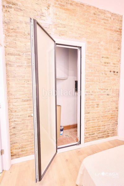 Foto 71ee041a-17cd-4003-a139-b59a003c51d8. Pis a Sants Barcelona